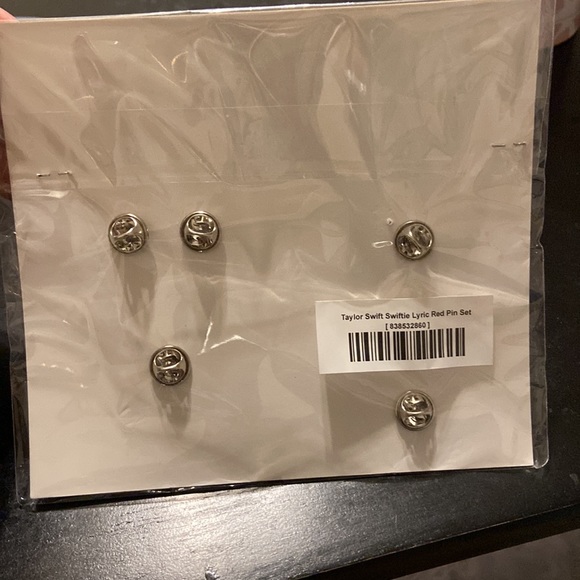 Taylor Swift Red Enamel Pin Set - Picture 3 of 3